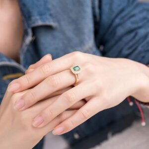 Goldring mit Smaragd