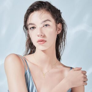 Goldene Halskette mit Kreuzanhänger