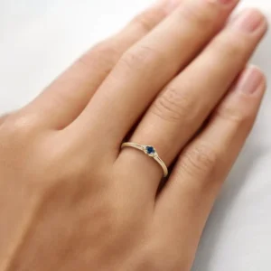 Goldring mit Saphir